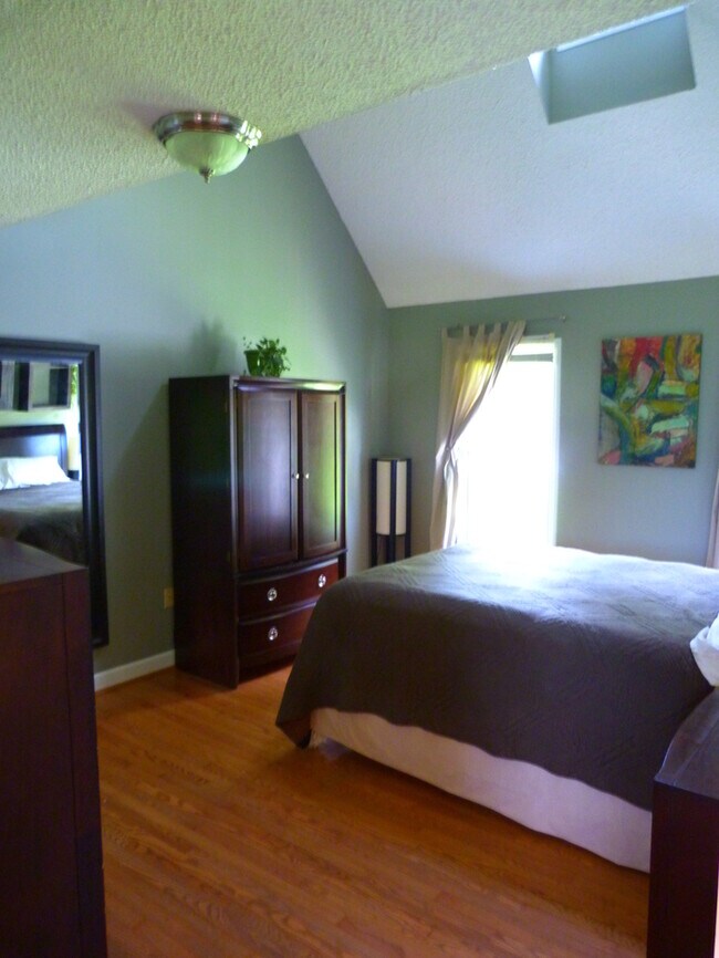 Building Photo - 211 Sandlewood Dr