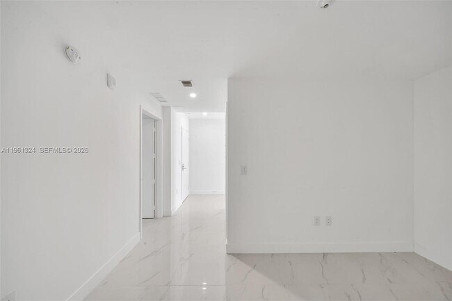 Building Photo - 700 NE 24th St