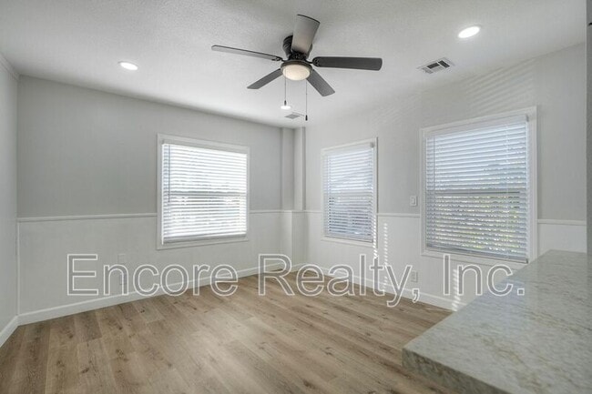 Building Photo - 303 3rd Ave