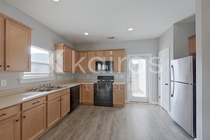 Building Photo - 15 HAWK LN