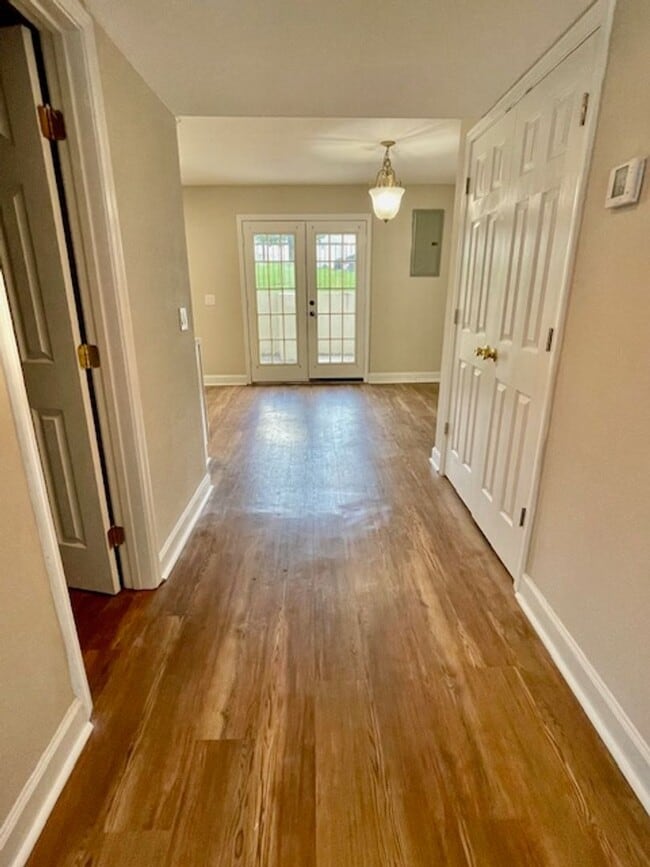 Building Photo - 2 Bedroom 2 Bath Townhome