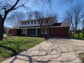 Building Photo - 1049 S Imperial Dr