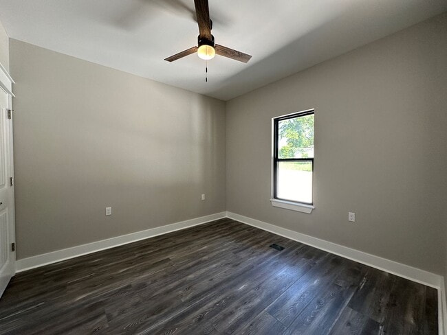 Building Photo - 3 Bedroom • 2 Bath Duplex on 23rd Street!