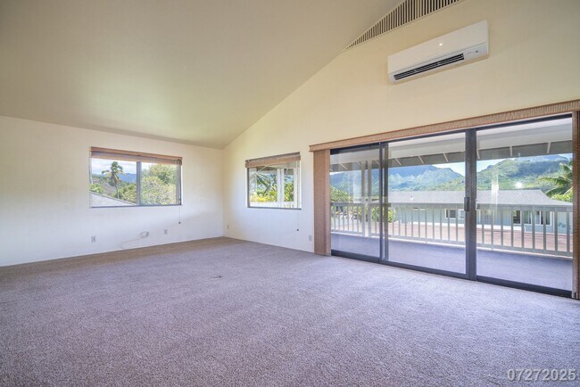 Building Photo - Beautiful and Large 3 bedroom 2.5 bath SFH...