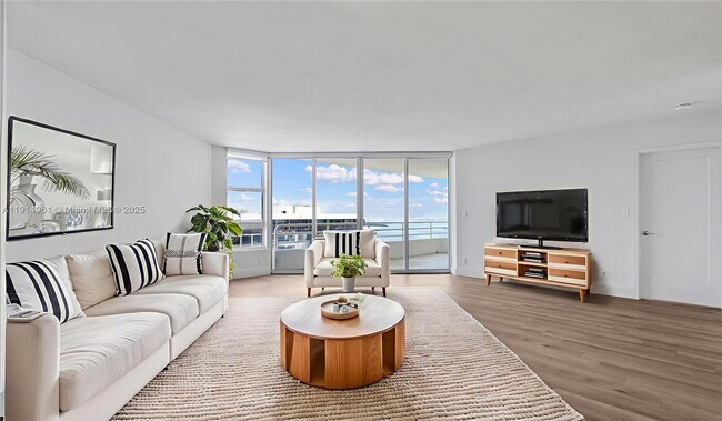 Building Photo - 555 NE 34th St