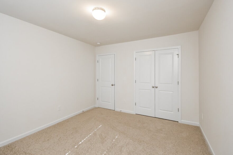 Building Photo - 637 Moorings Ave