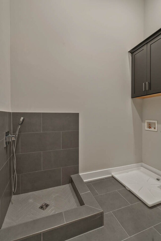 Building Photo - 1909 Hailey Ave