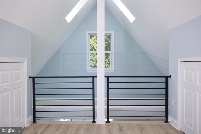 Building Photo - 2810 S Arlington Ridge Rd