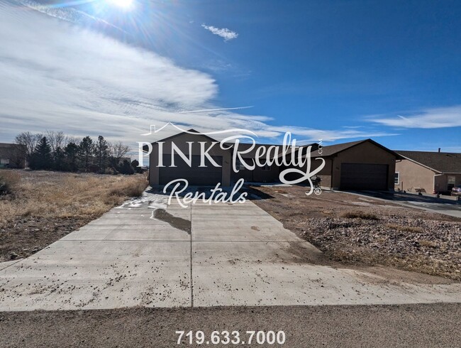 Building Photo - Cozy 3 -Bedroom in Pueblo West!