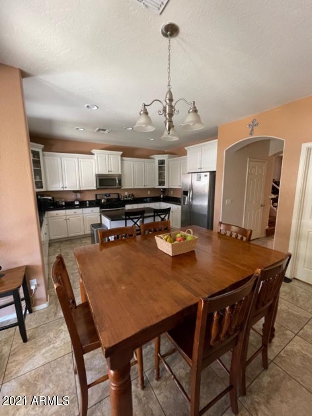 Building Photo - 2732 E Canyon Creek Dr