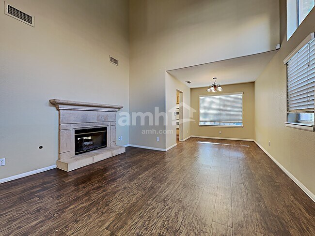 Building Photo - 1824 Glenwillow Dr