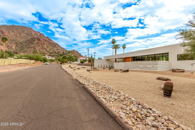 Building Photo - 4905 E White Gates Dr