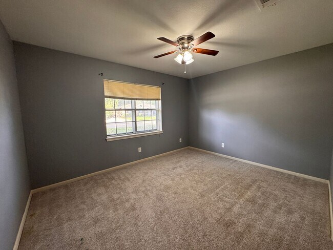 Building Photo - REMODELED SPACIOUS SOUTH BOSSIER HOME.