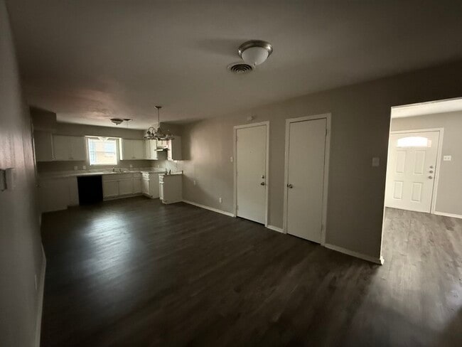 Building Photo - 9560 Crestshire Dr