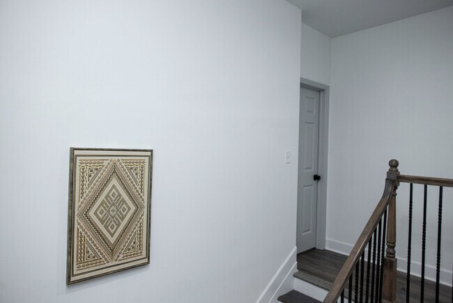 Building Photo - 1427 Elizabeth Ave SW