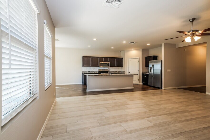 Building Photo - 37317 W Bello Ln