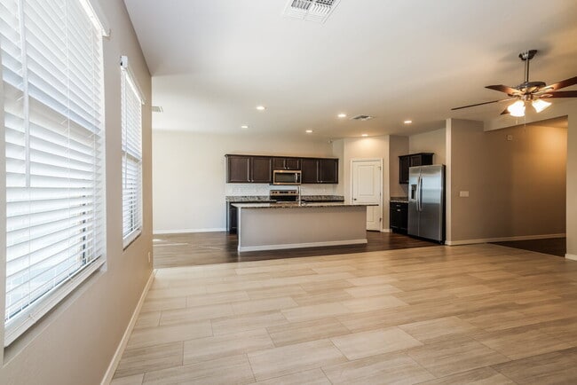 Building Photo - 37317 W Bello Ln