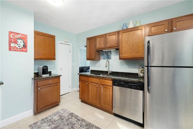 Building Photo - 206 Riverside Ave