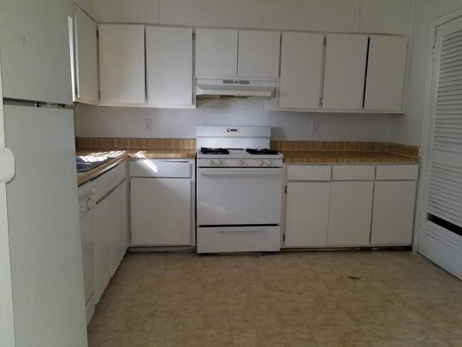 Building Photo - 5140 Highpoint Rd