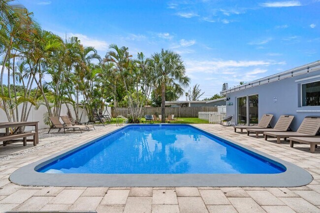 Primary Photo - 19165 SE Homewood Ave