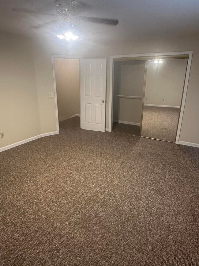 Building Photo - 2005 River Ridge Rd