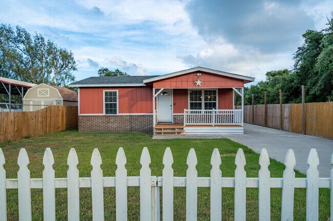 Building Photo - 1131 S 8th St