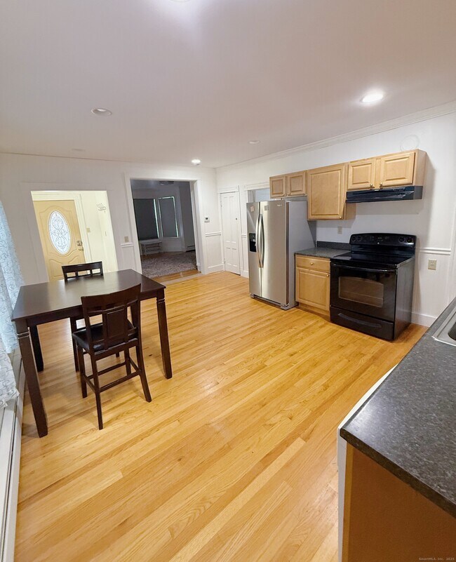 Building Photo - 1716 Farmington Ave