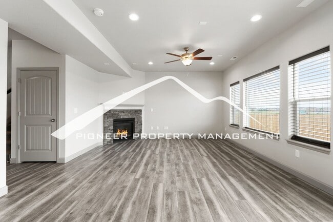 Building Photo - 4 Bed + Office, 2.5 Bath Lorson Ranch Home with Mountain Views & Open Space Behind