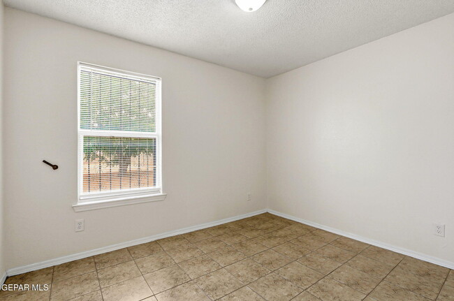 Building Photo - 12320 Robert Dahl Dr