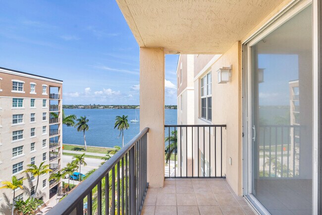 Building Photo - 1801 N Flagler Dr