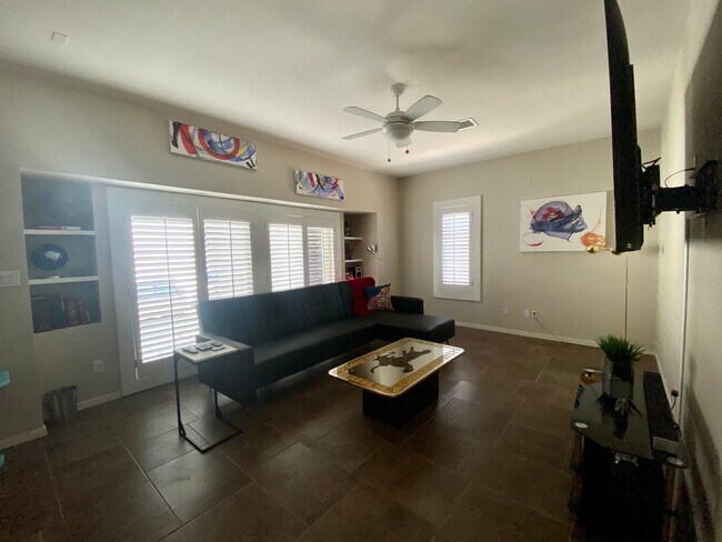 Building Photo - 4200 Camelot Hts