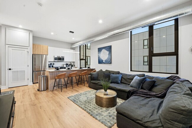 Building Photo - 6044 N Winthrop Ave