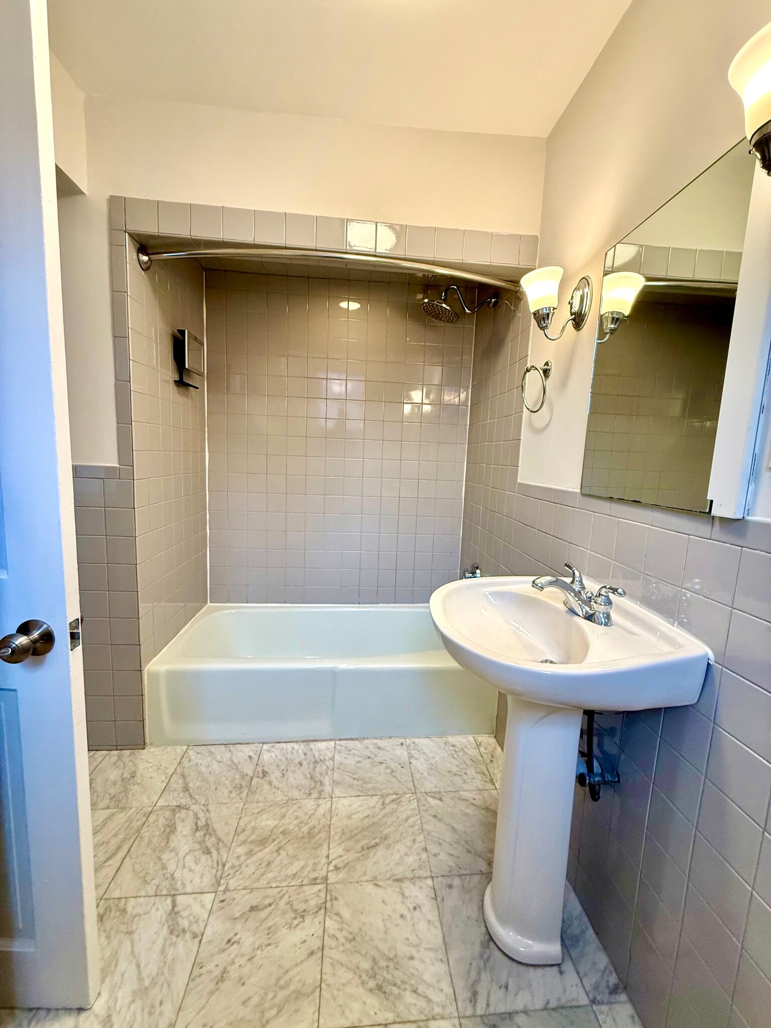 Building Photo - 550 Tremont St