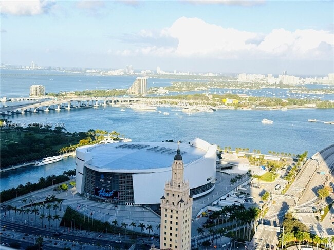 Building Photo - 121 NE 5th St