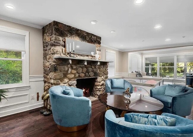 Building Photo - 777 Armonk Rd