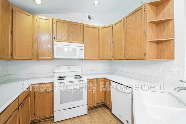 Building Photo - 2586 E 125th Pl