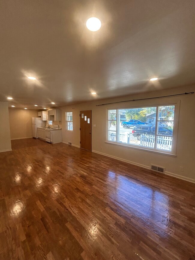 Building Photo - 1835 S Jefferson St