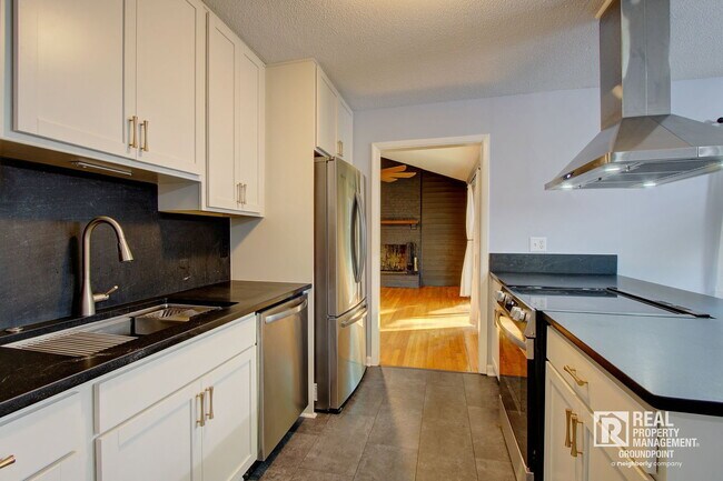 Building Photo - 209 Chucker Dr