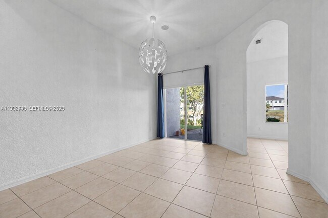 Building Photo - 2467 SE 19th St