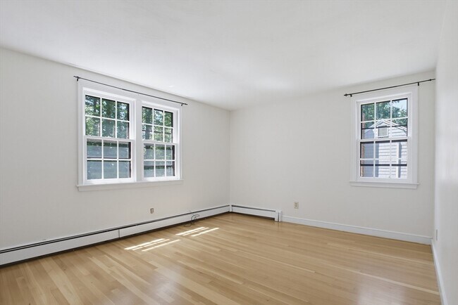Building Photo - 37 Woodbury Rd