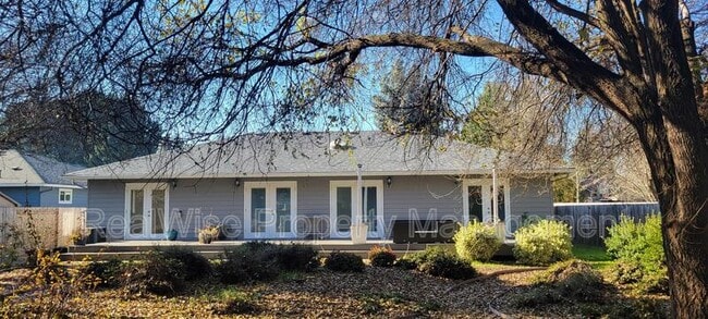 Building Photo - 1267 SW Ironwood Dr