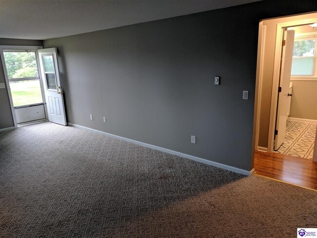 Building Photo - 638 Miller Rd