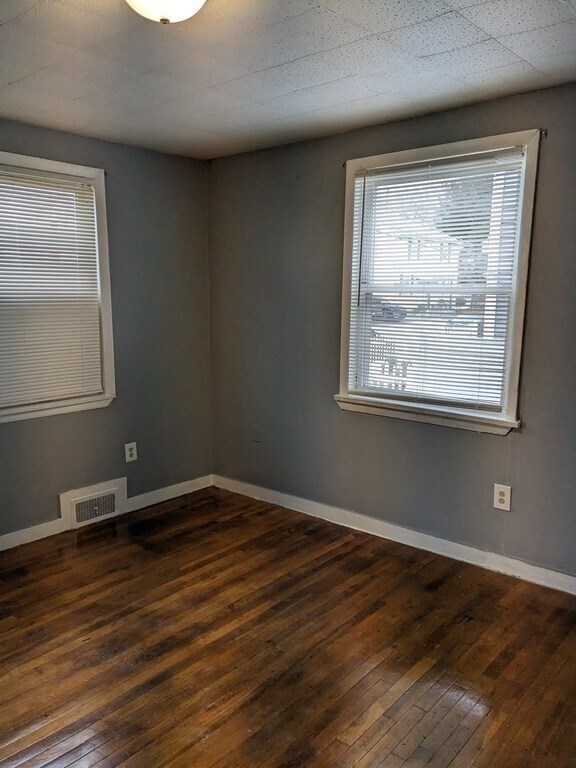 Building Photo - 10 Caddy Rd