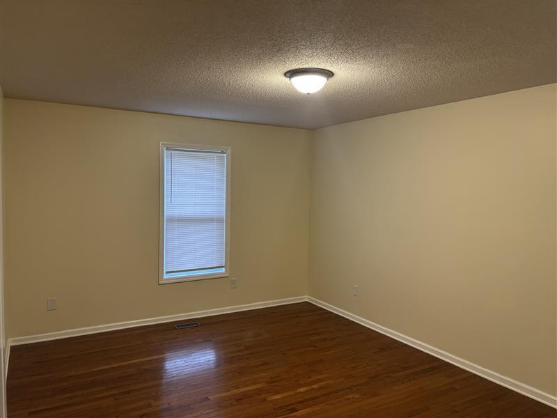 Building Photo - 413 Maple Ave