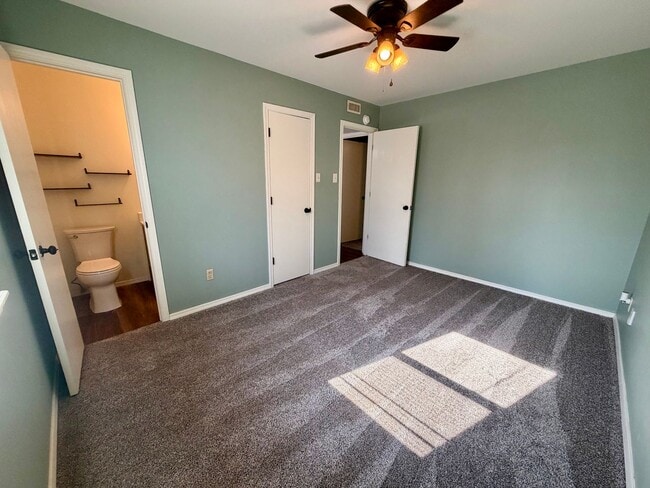 Building Photo - 904 Hillside Dr