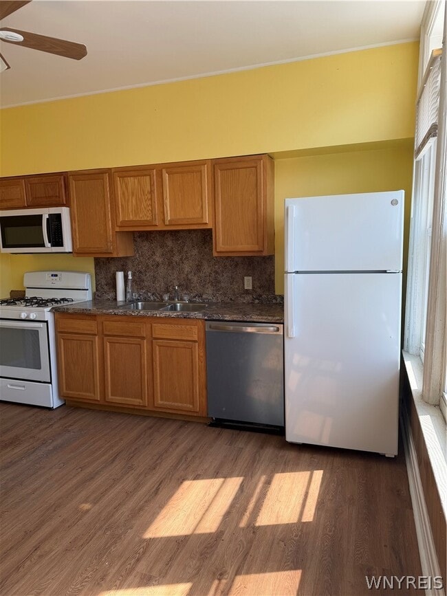 Building Photo - 1015 Elmwood Ave