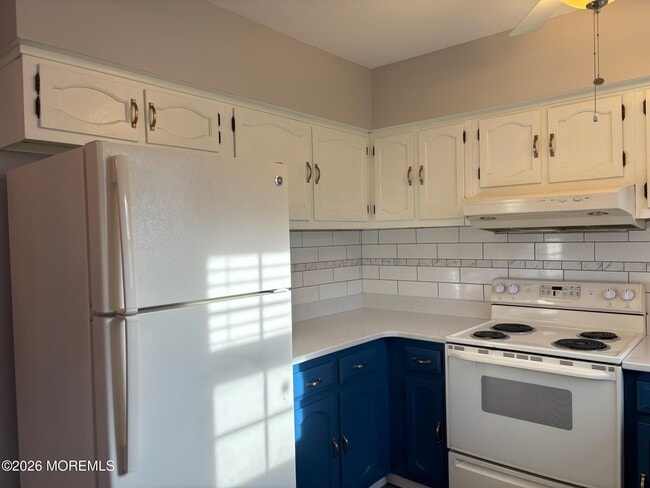 Building Photo - 2B Bristol St