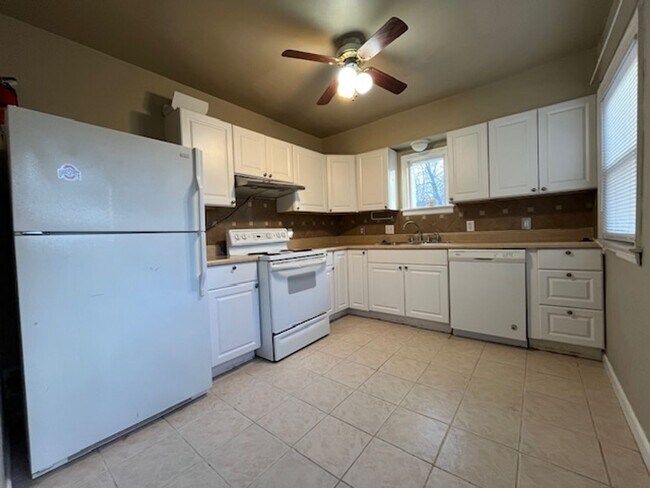 Building Photo - 125-131 Chase Rd