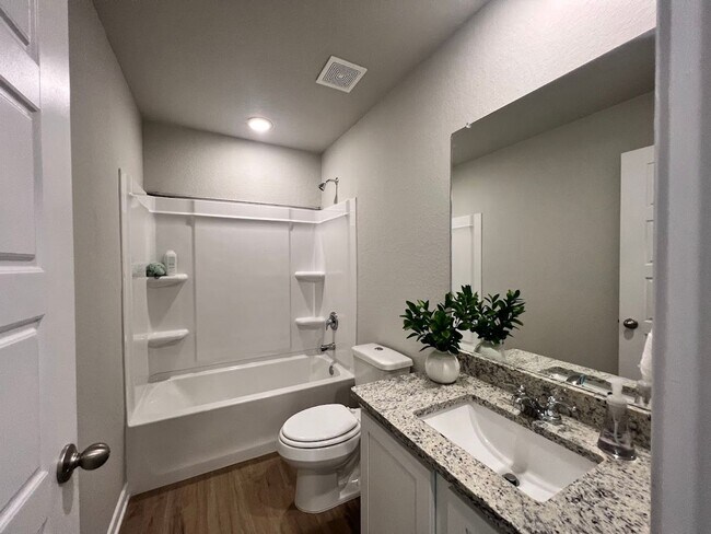 Building Photo - Large newly constructed luxury townhome