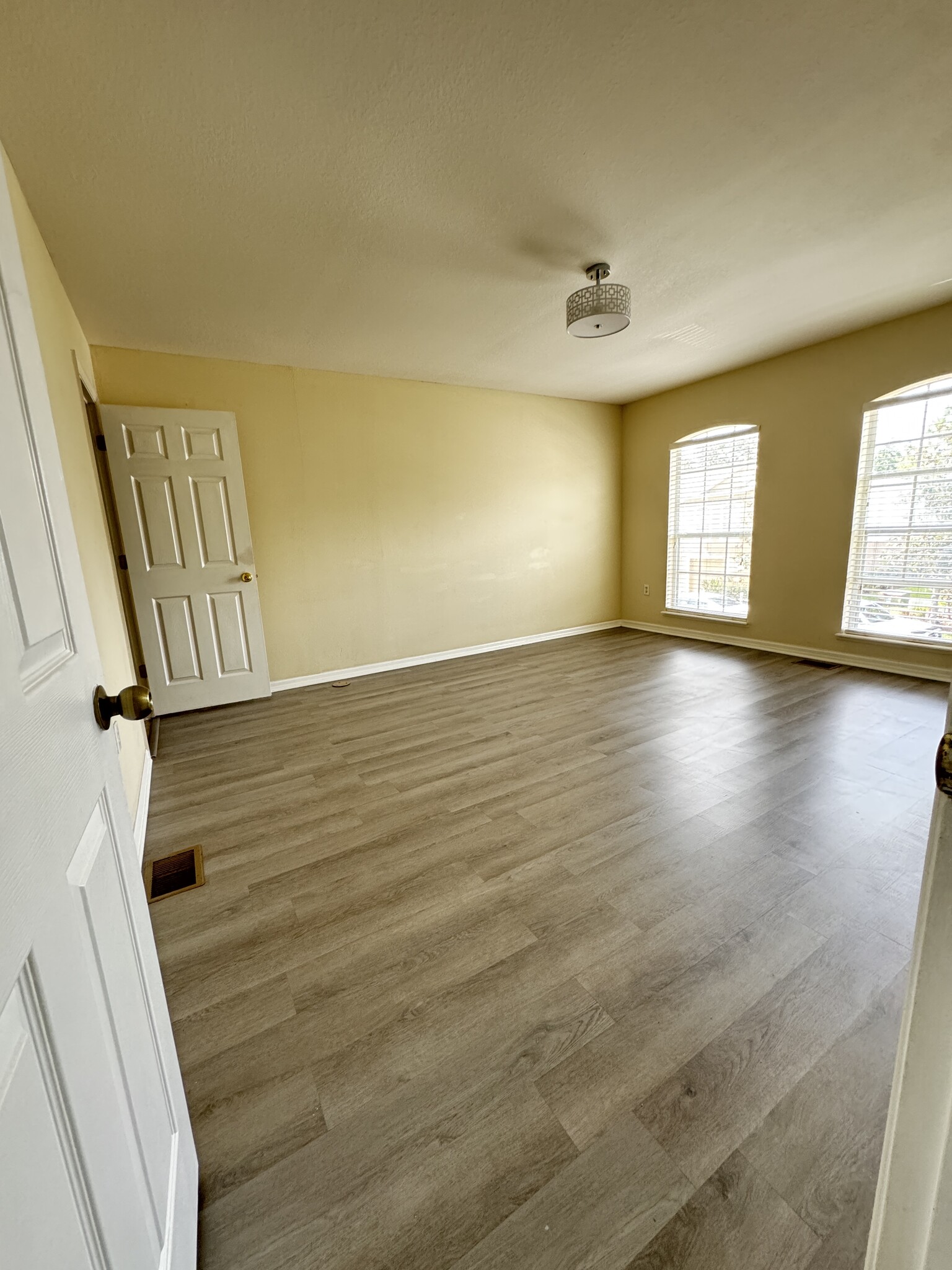 master bedroom - 9843 Ashburn Lake Dr